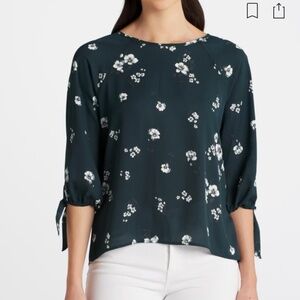 Larie Tie Sleeve Blouse